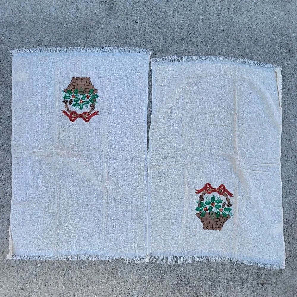 Embroidered Christmas Holiday Finger Tip Hand Towels Baskets Set of 2
